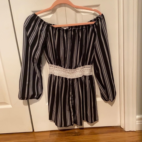 Off the shoulder Romper NWOT - Picture 2 of 3